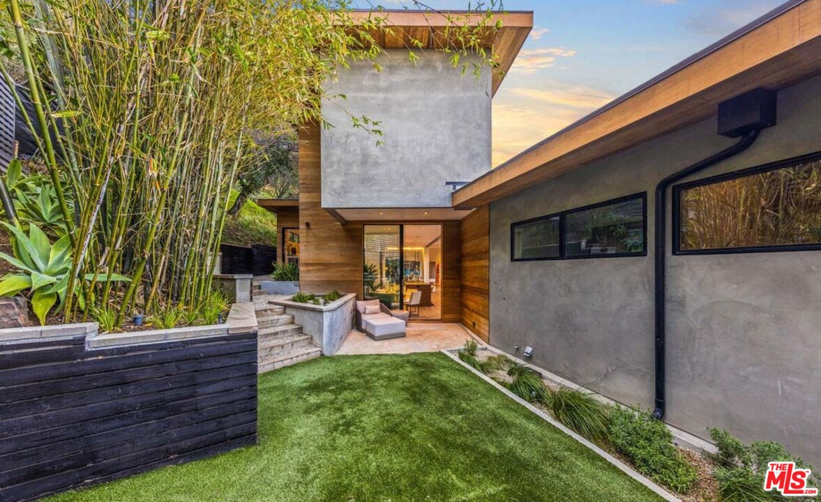 727 N Beverly Glen Blvd