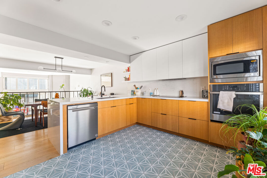 4608 Glencoe Ave Unit: 5