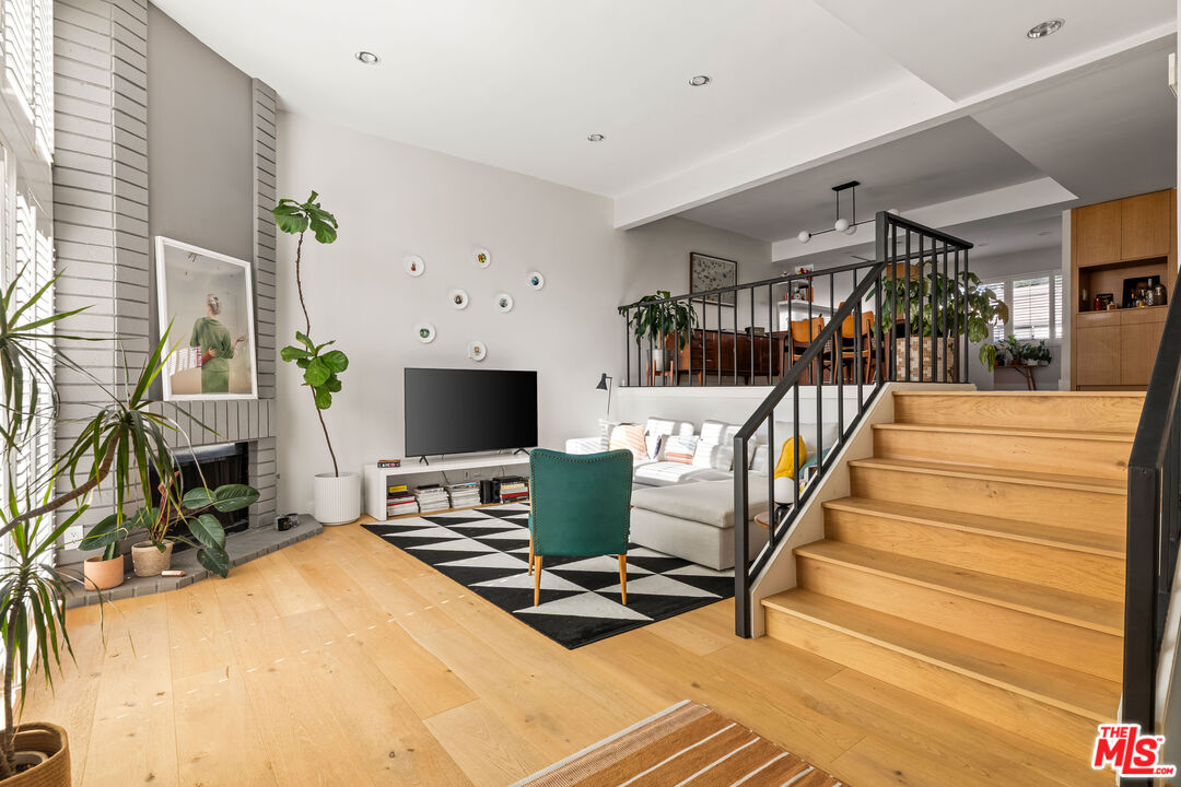 4608 Glencoe Ave Unit: 5
