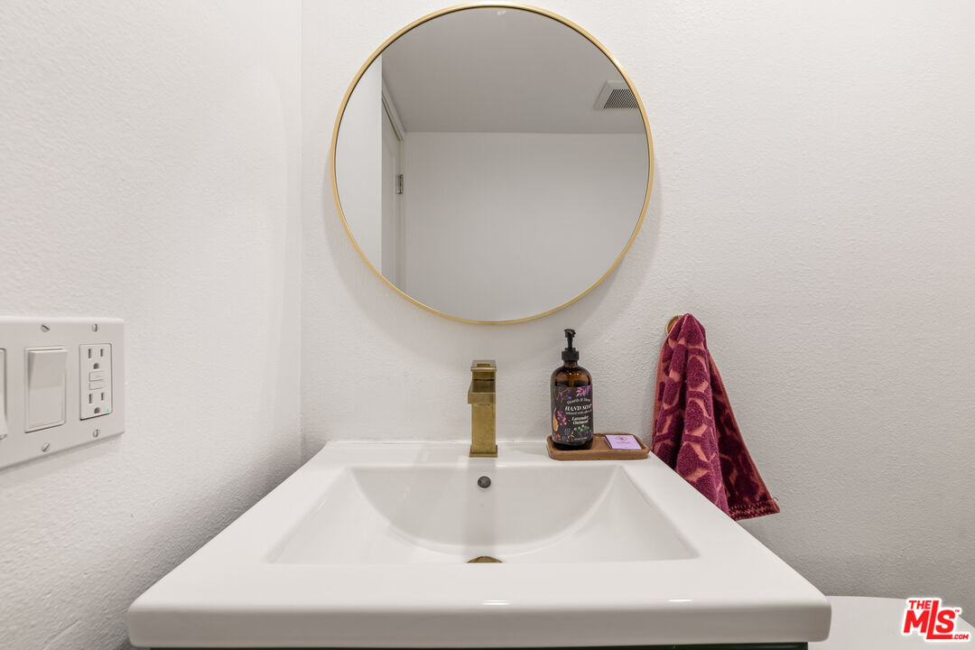4608 Glencoe Ave Unit: 5