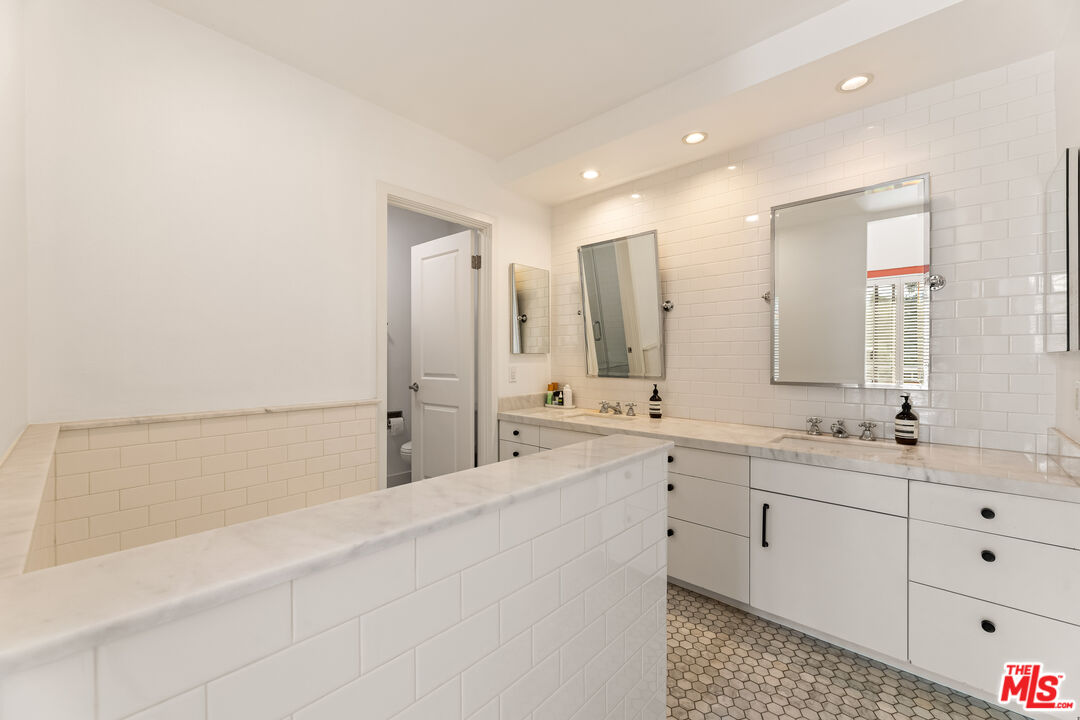 4608 Glencoe Ave Unit: 5