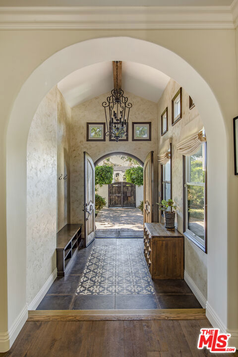 1000 S Citrus Avenue