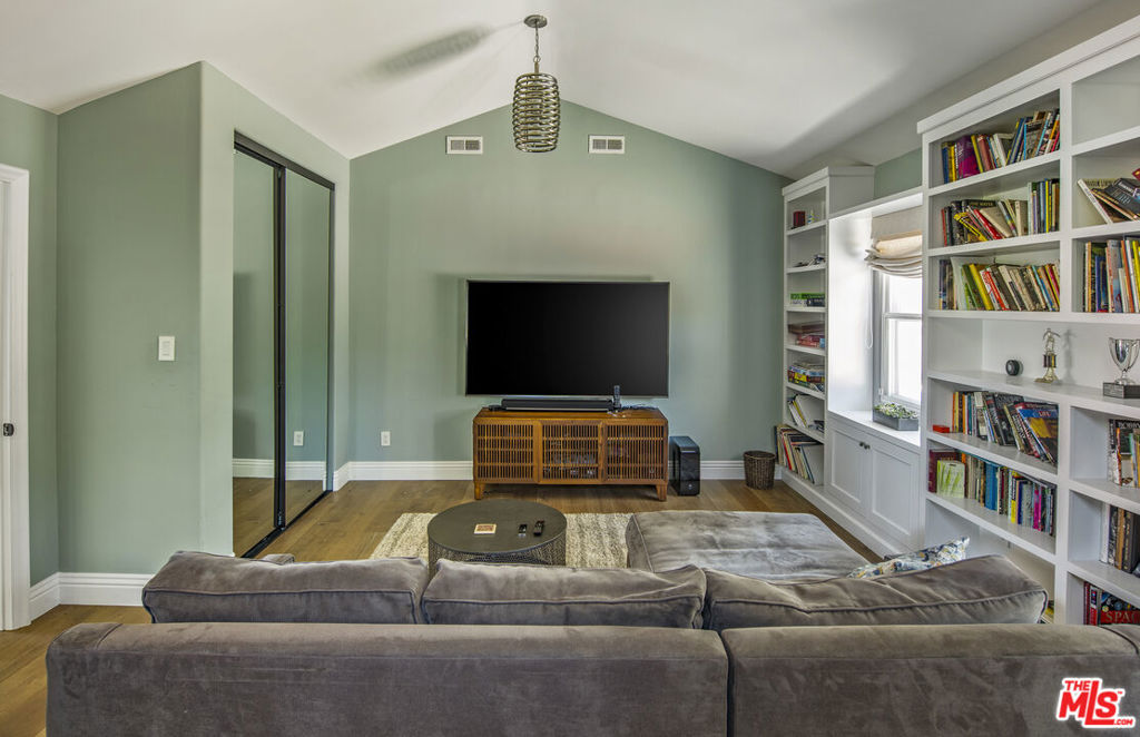 1000 S Citrus Avenue