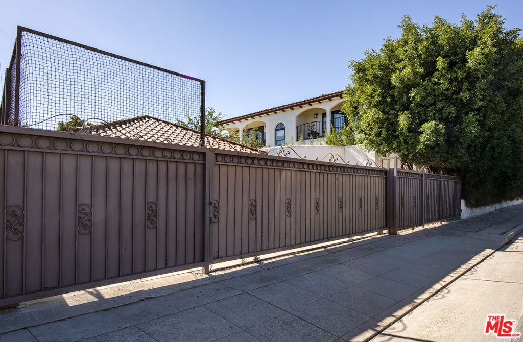 1000 S Citrus Avenue