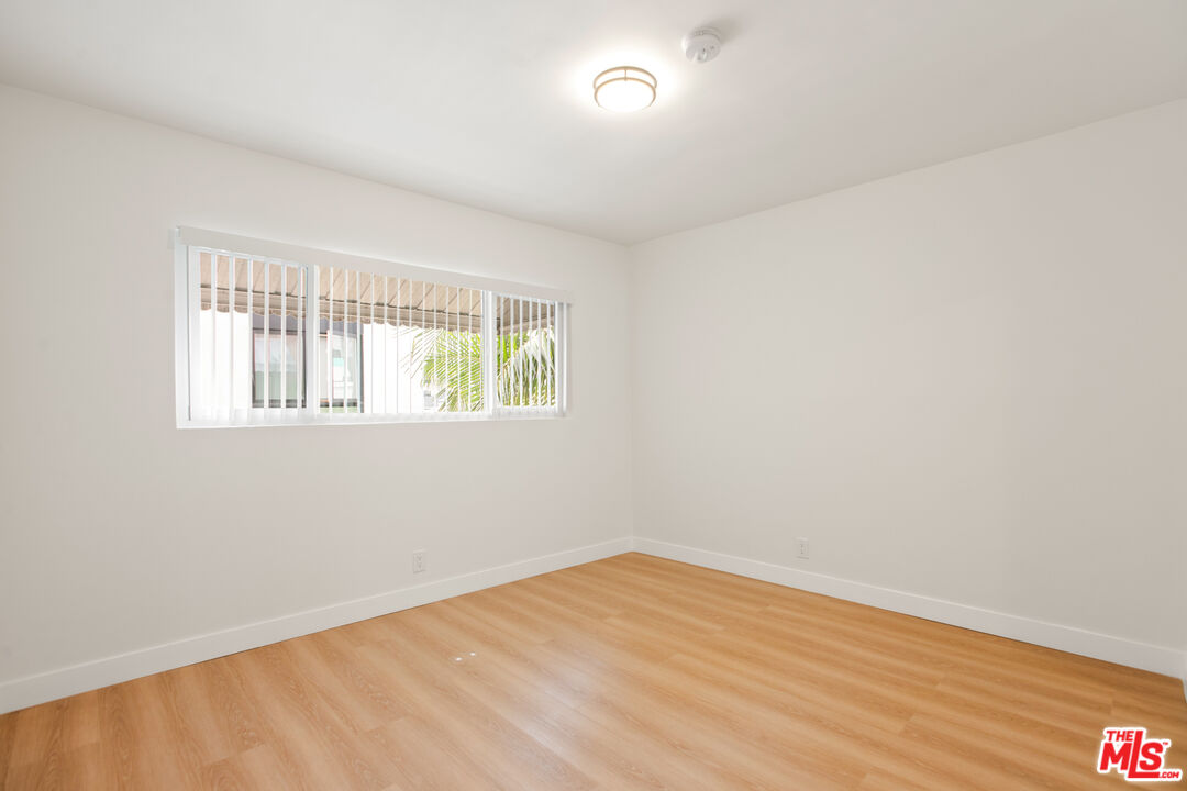 8440 Willoughby Ave Unit: 3
