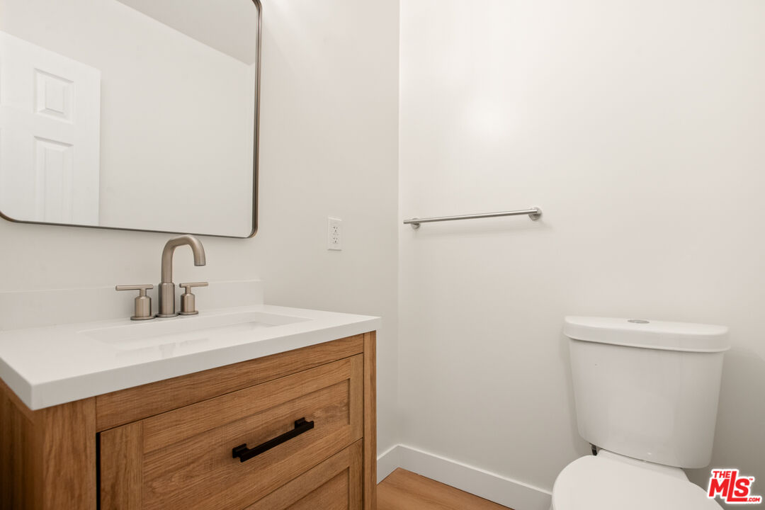 8440 Willoughby Ave Unit: 3