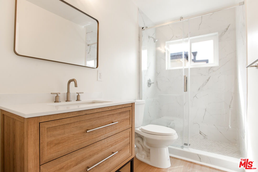 8440 Willoughby Ave Unit: 3