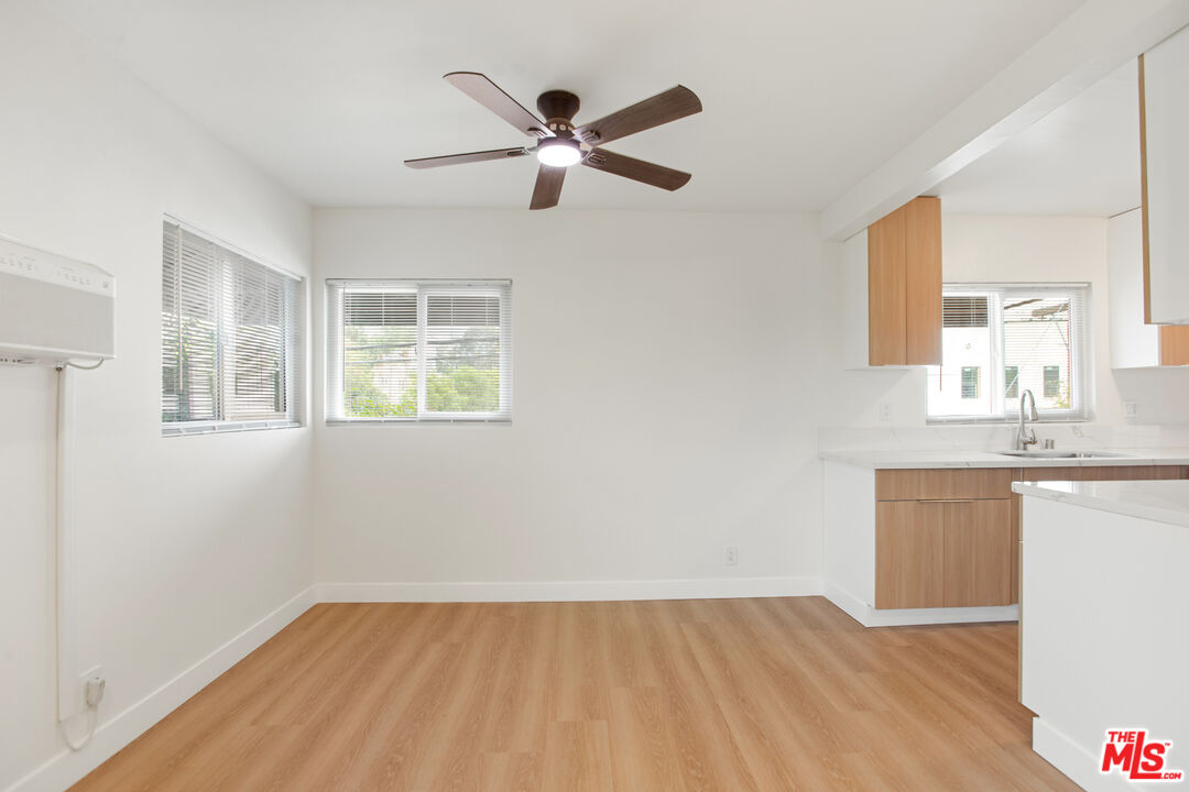 8440 Willoughby Ave Unit: 3