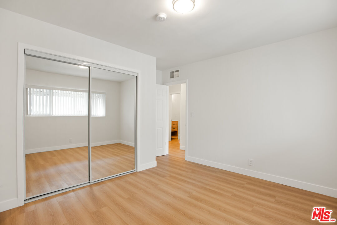 8440 Willoughby Ave Unit: 3