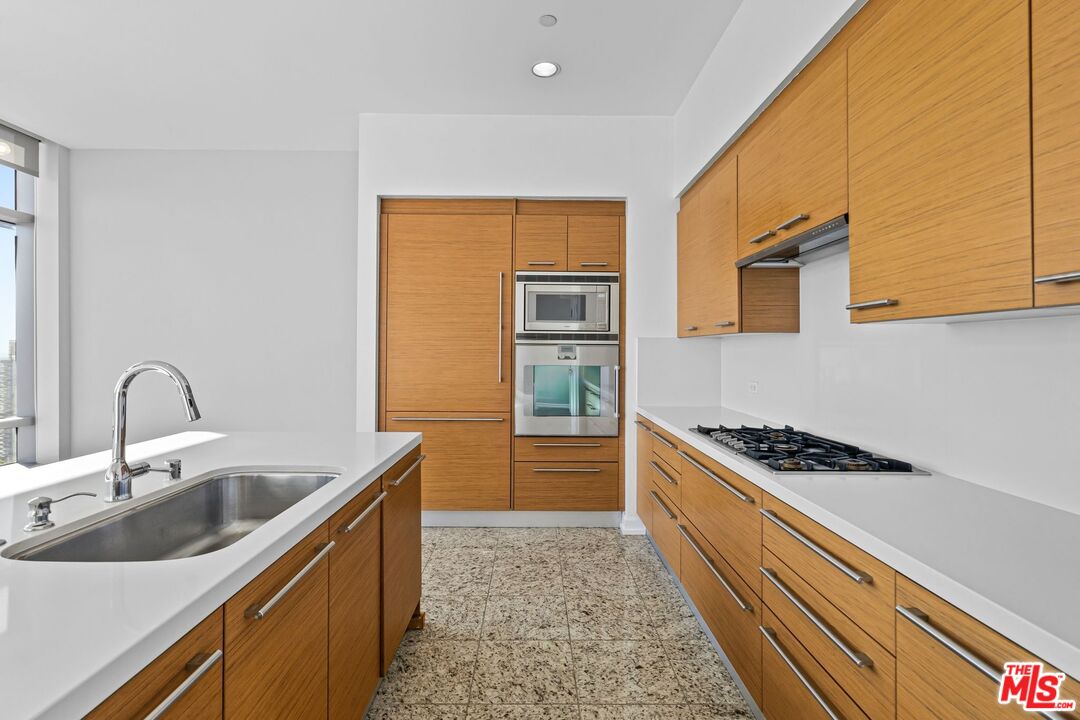 900 W Olympic Blvd Unit: 31C