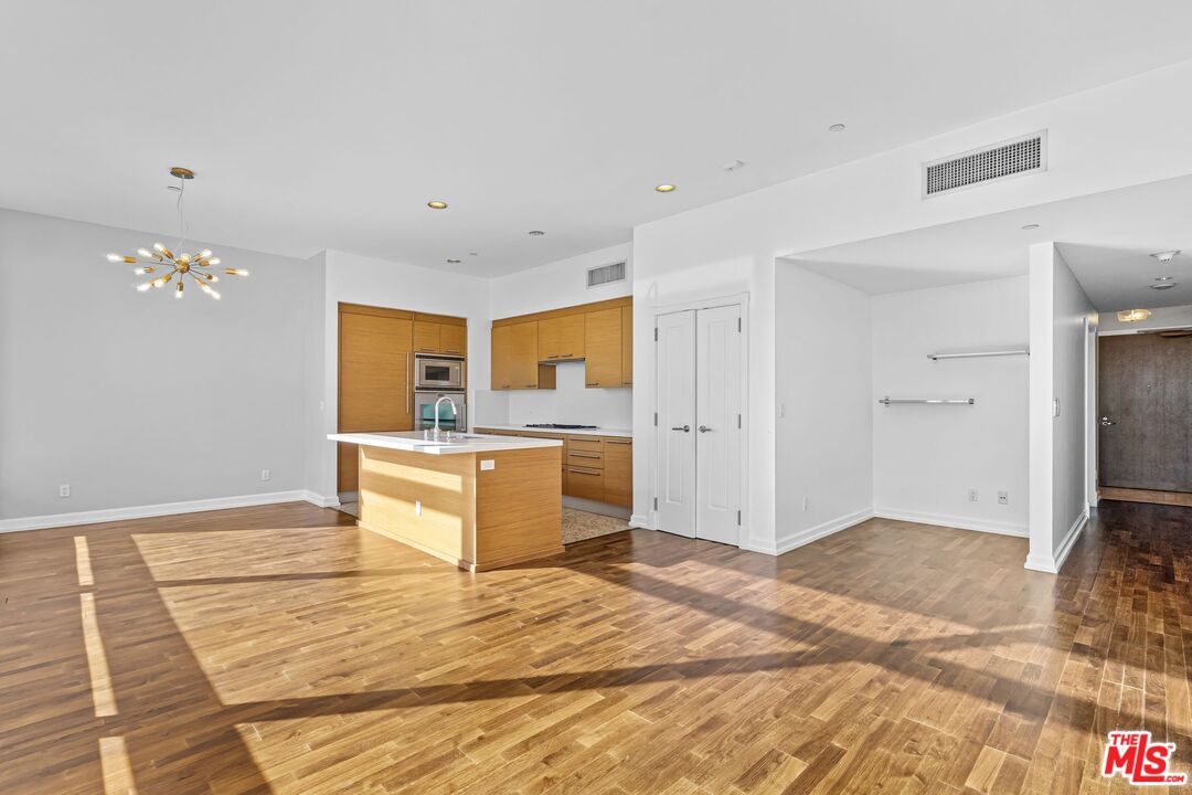 900 W Olympic Blvd Unit: 31C