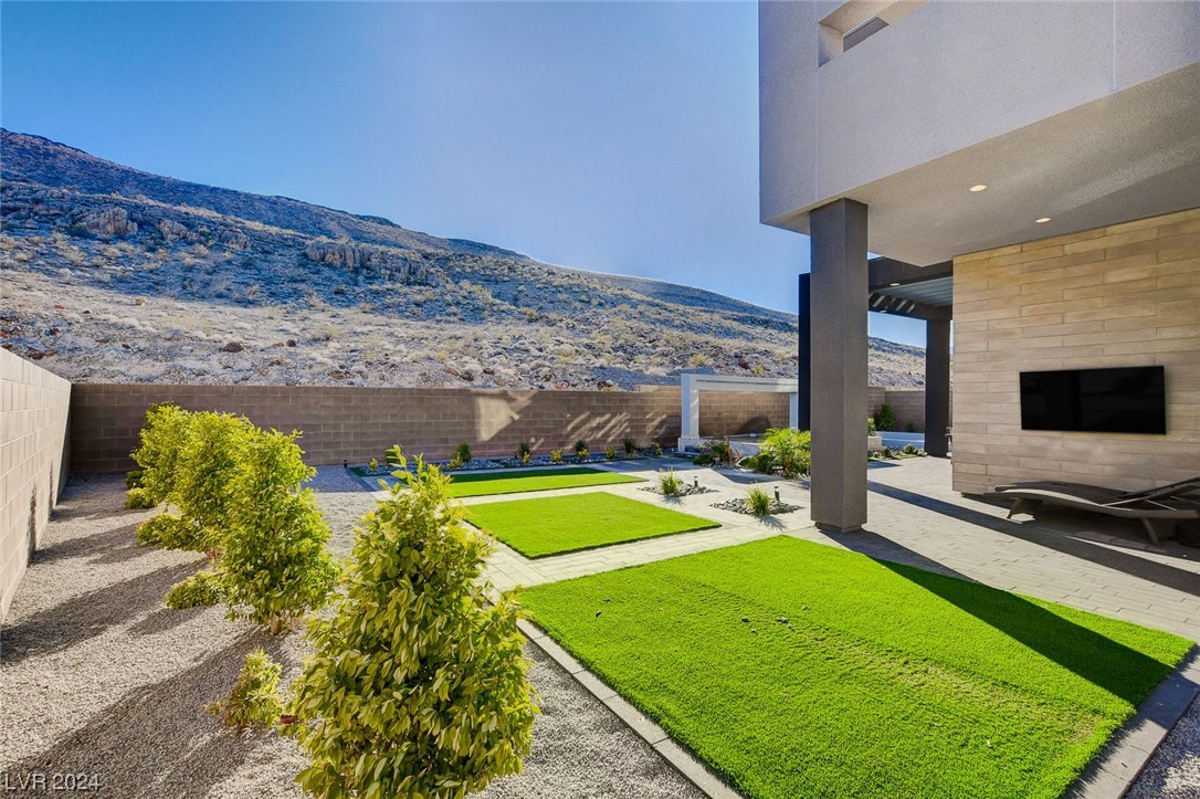 5289 Feathertop Drive
