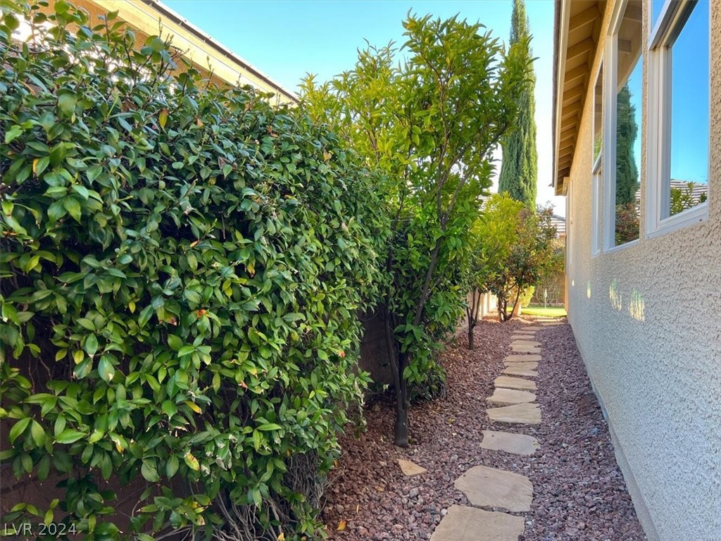 10311 Rugged Mountain Avenue