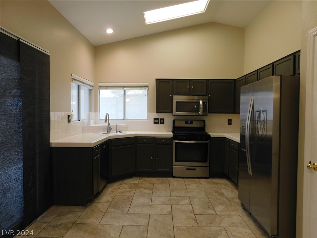 965 Cedar Pines Street