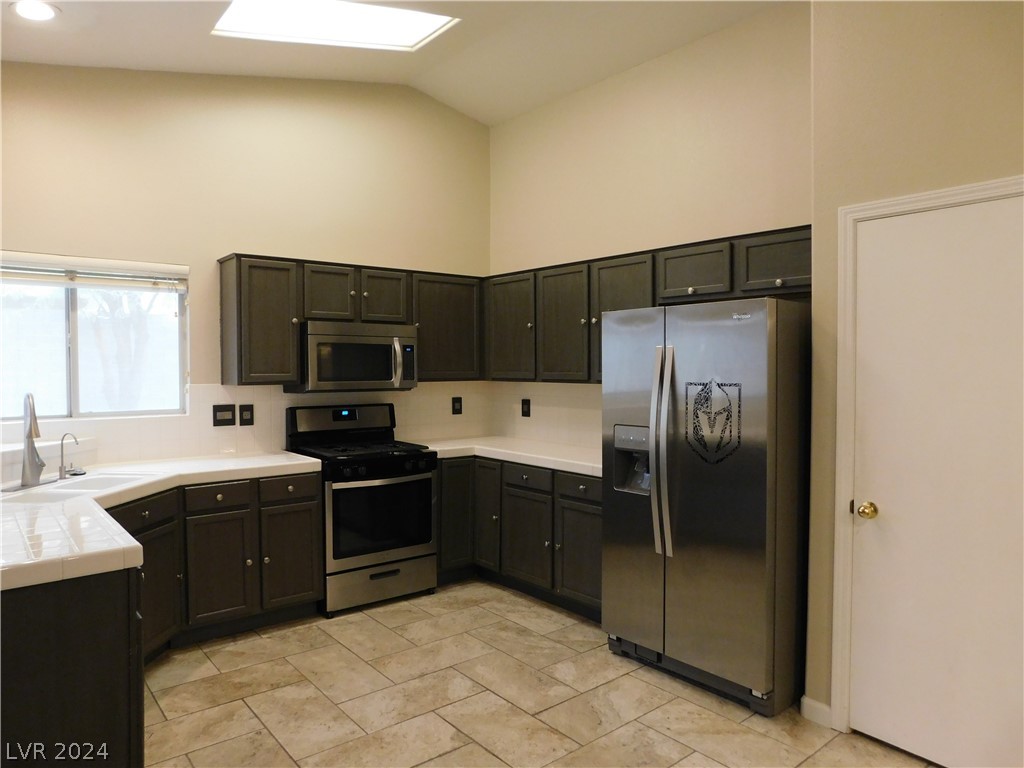 965 Cedar Pines Street