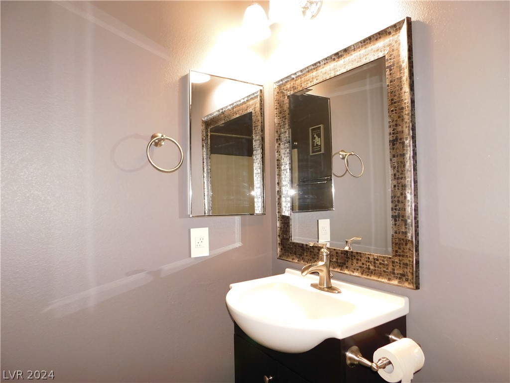 965 Cedar Pines Street