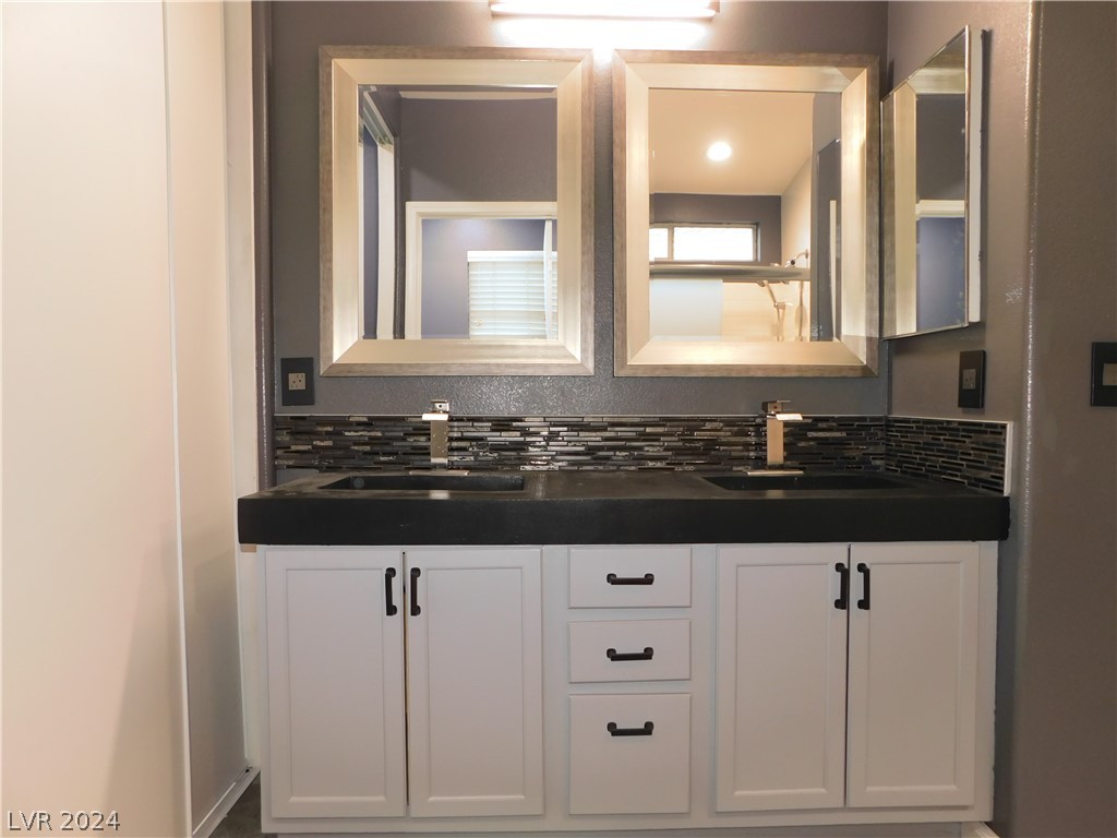 965 Cedar Pines Street