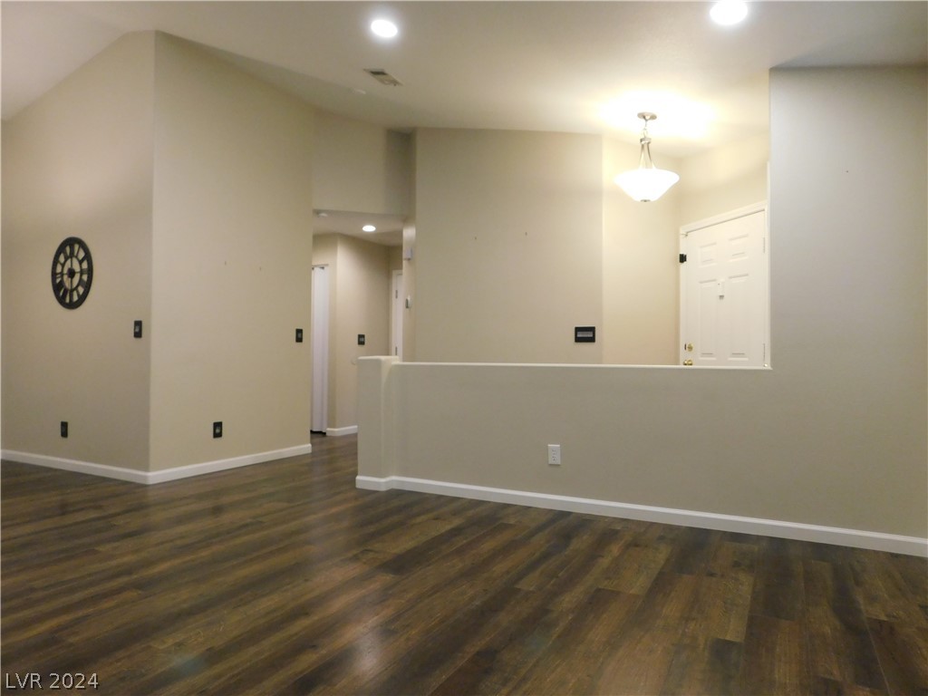 965 Cedar Pines Street