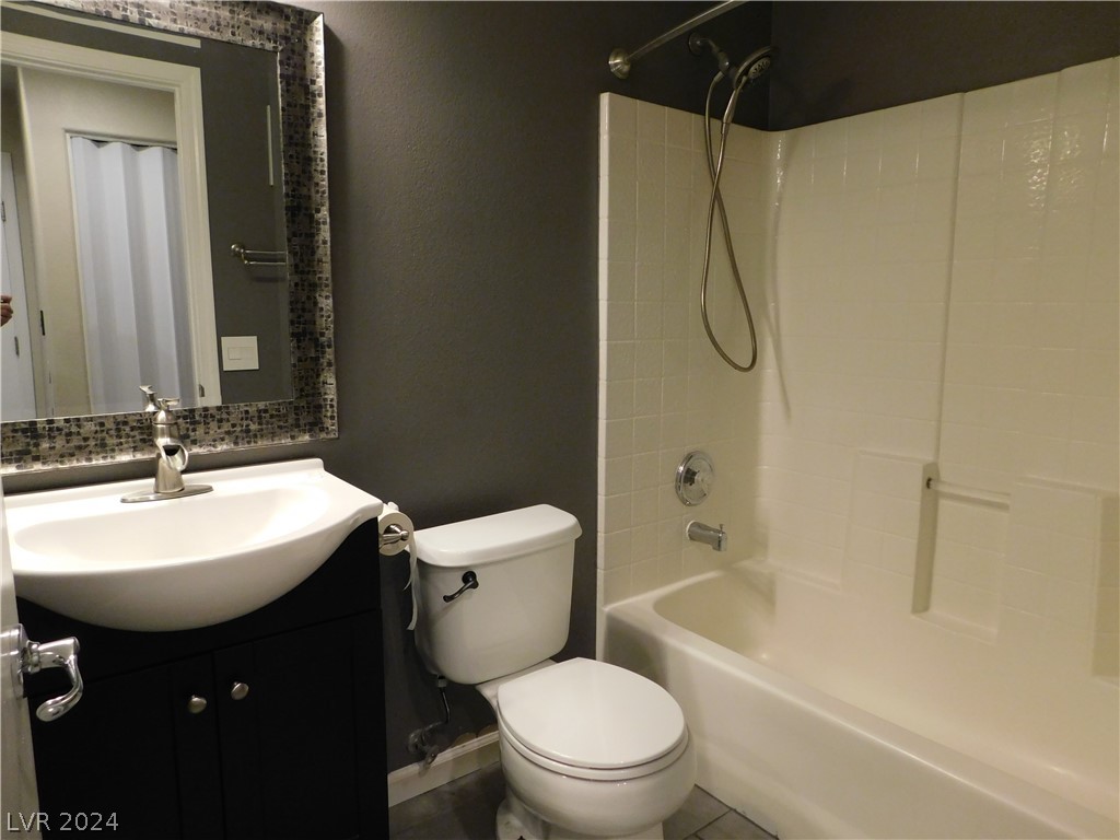 965 Cedar Pines Street