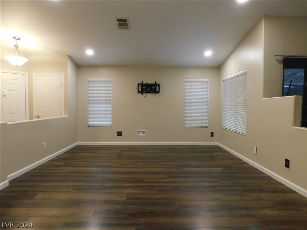 965 Cedar Pines Street