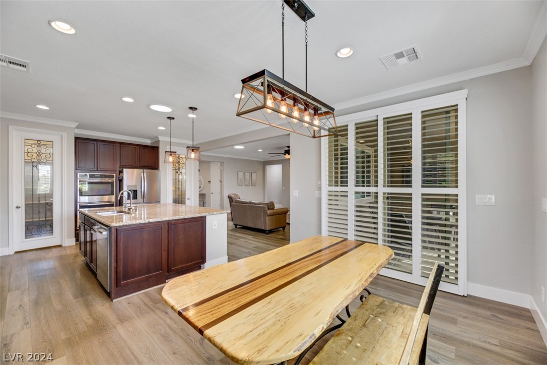 9729 Guiding Light Avenue