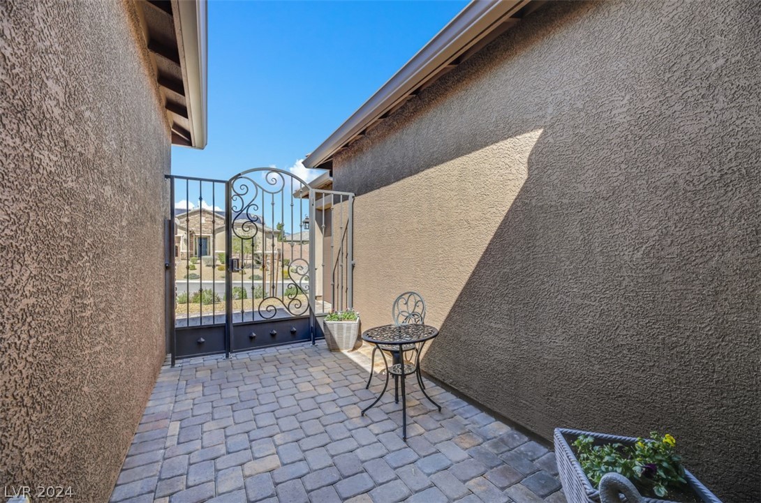 9729 Guiding Light Avenue