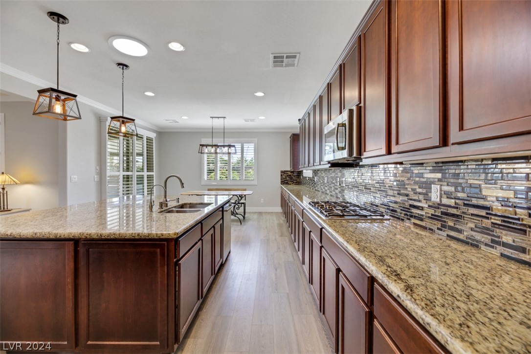 9729 Guiding Light Avenue