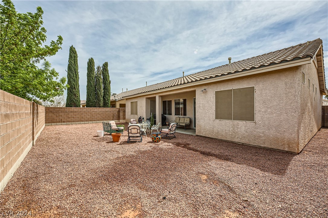 936 Coldwater Falls Way