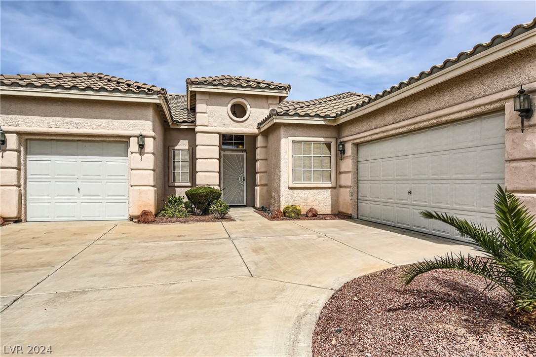 936 Coldwater Falls Way