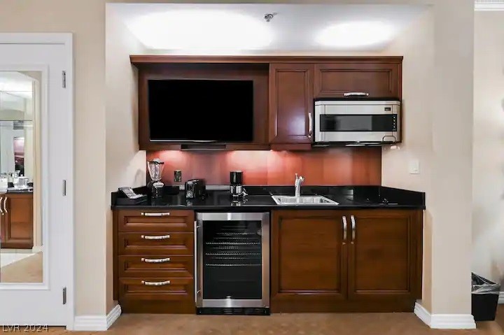 145 East Harmon Avenue 518