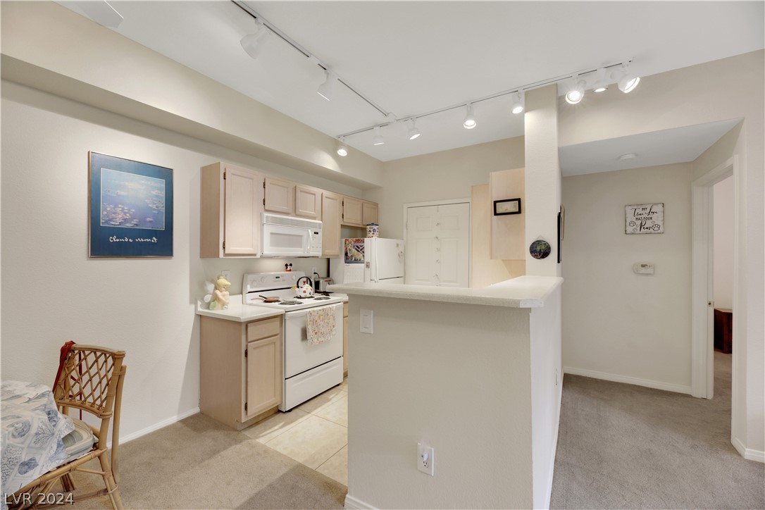 231 West Horizon Ridge Parkway 1112