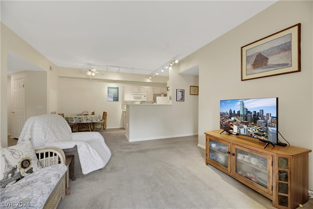 231 West Horizon Ridge Parkway 1112