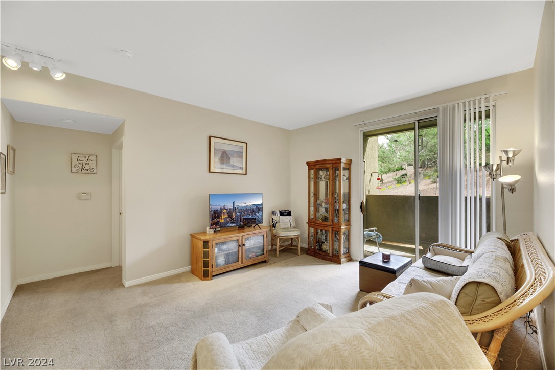 231 West Horizon Ridge Parkway 1112