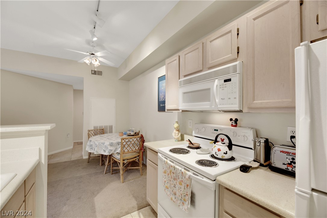 231 West Horizon Ridge Parkway 1112