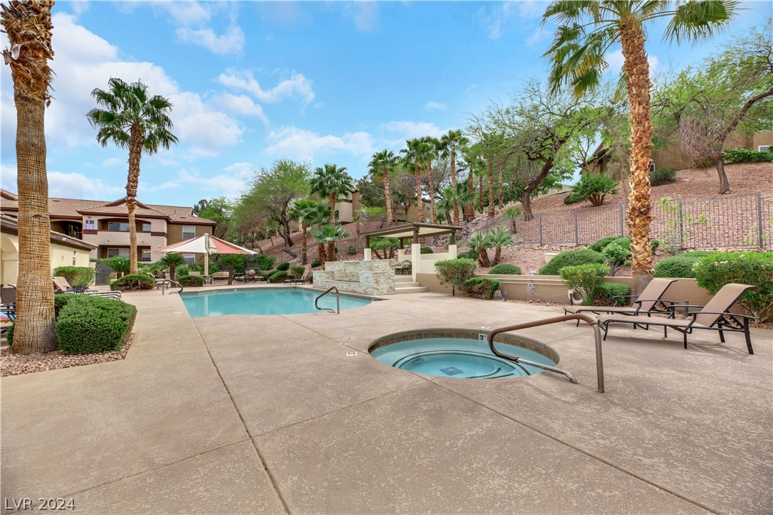 231 West Horizon Ridge Parkway 1112