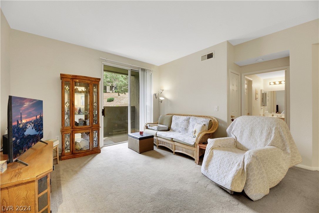 231 West Horizon Ridge Parkway 1112