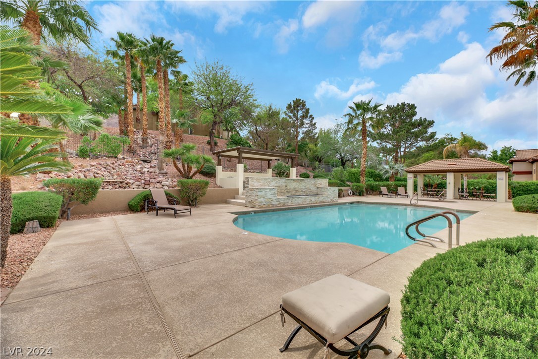 231 West Horizon Ridge Parkway 1112