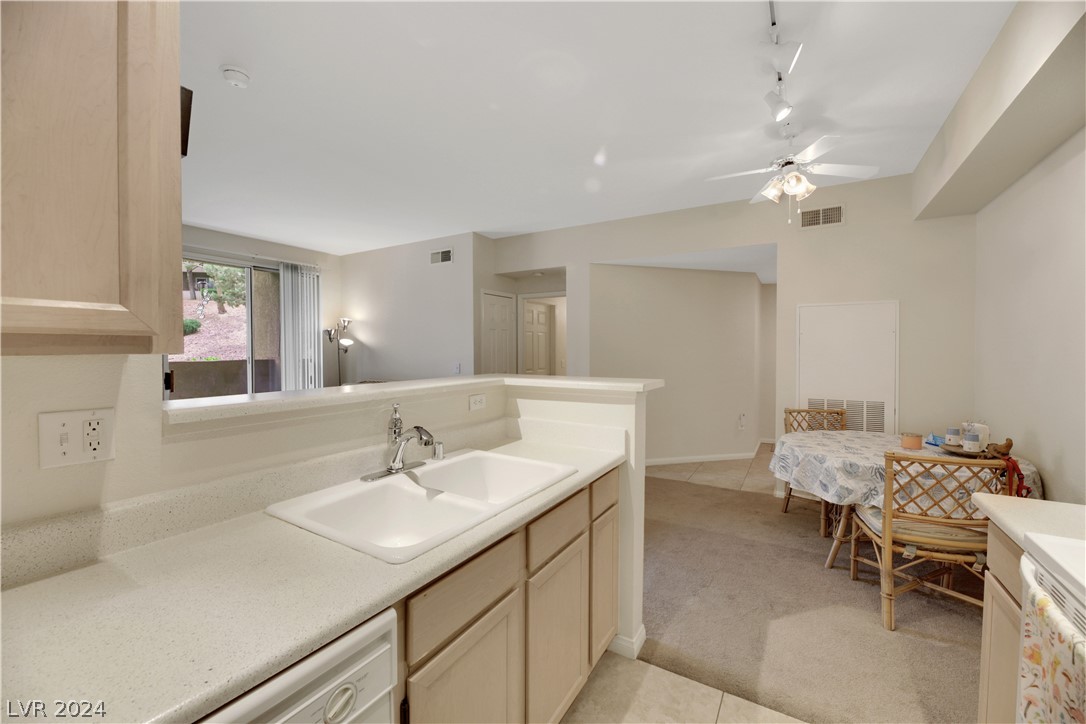 231 West Horizon Ridge Parkway 1112