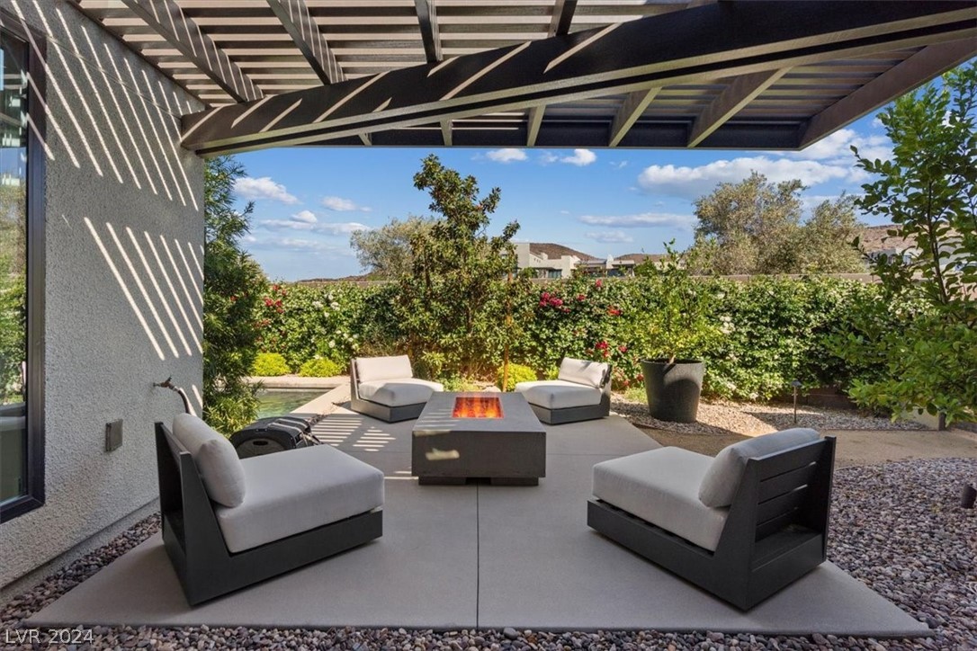 2216 Sky Pointe Ridge Drive