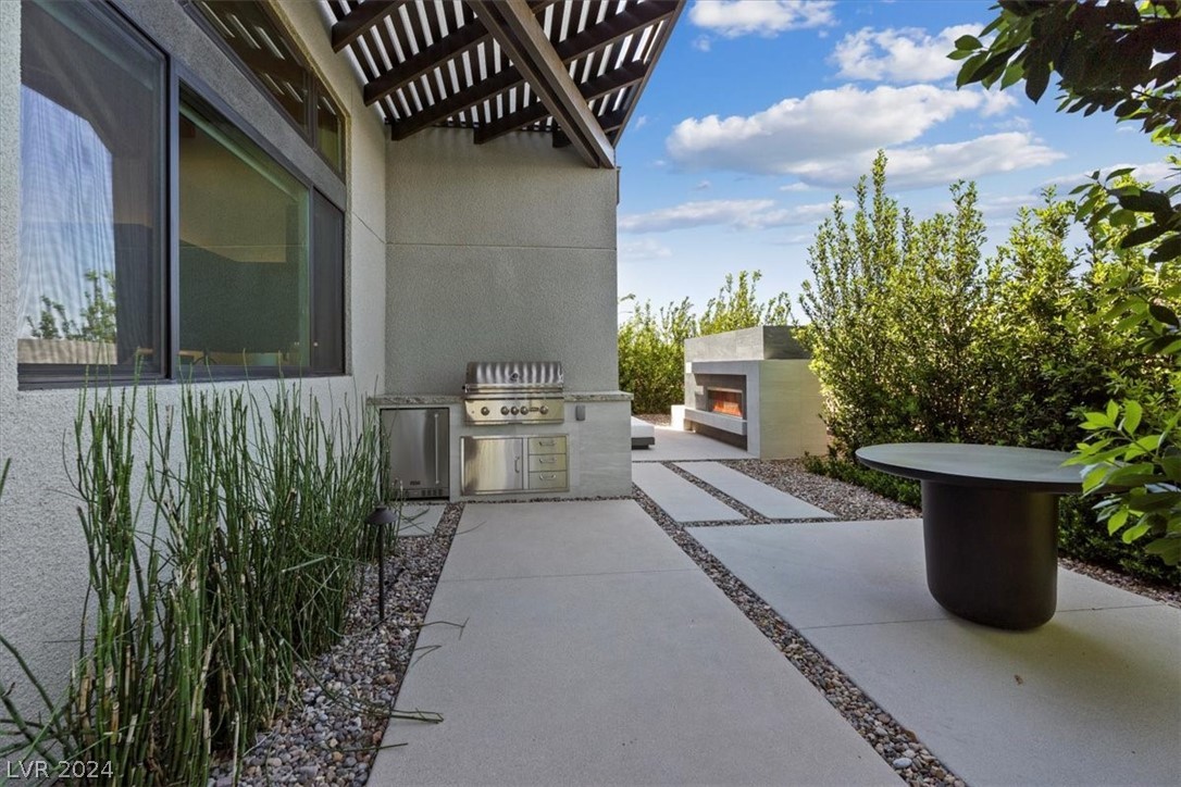 2216 Sky Pointe Ridge Drive