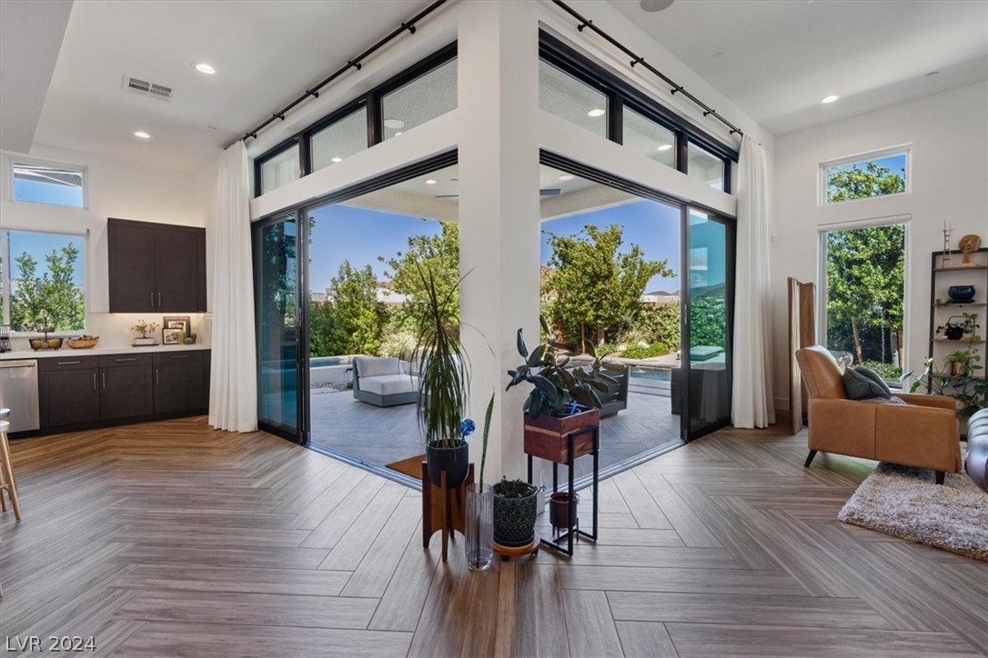 2216 Sky Pointe Ridge Drive