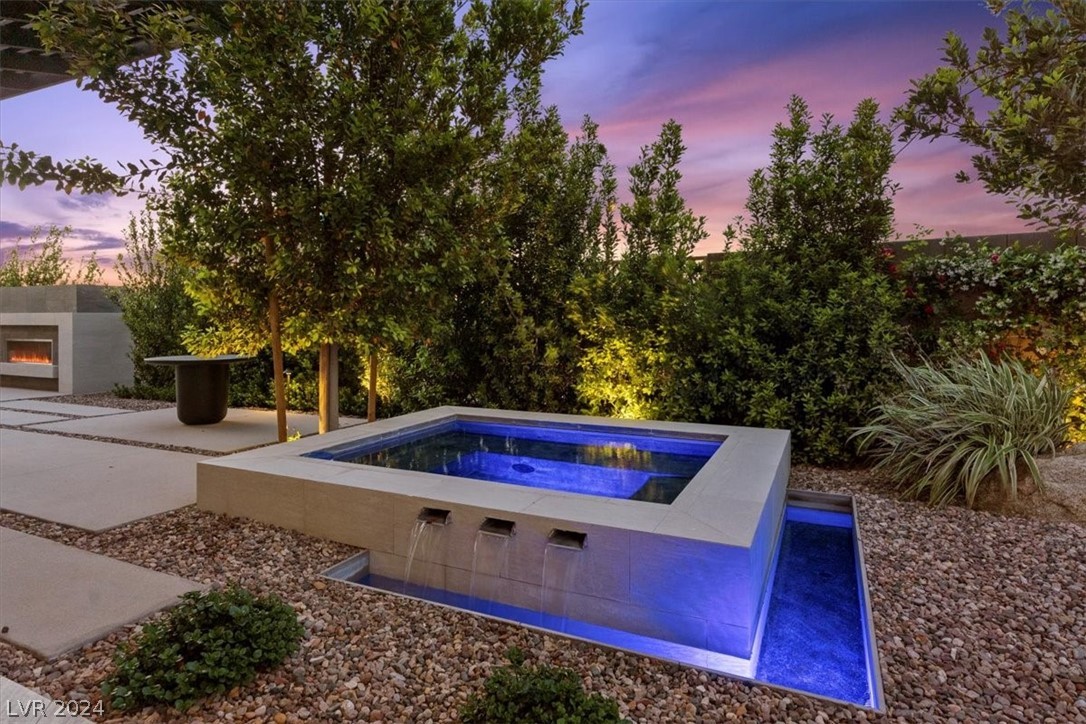 2216 Sky Pointe Ridge Drive