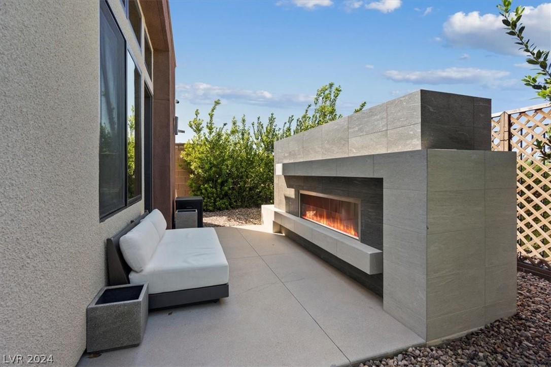 2216 Sky Pointe Ridge Drive