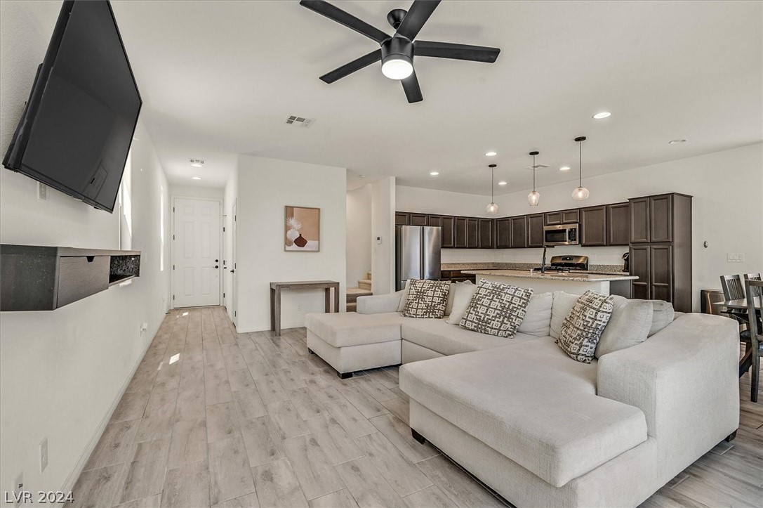 387 Elks Peak Avenue