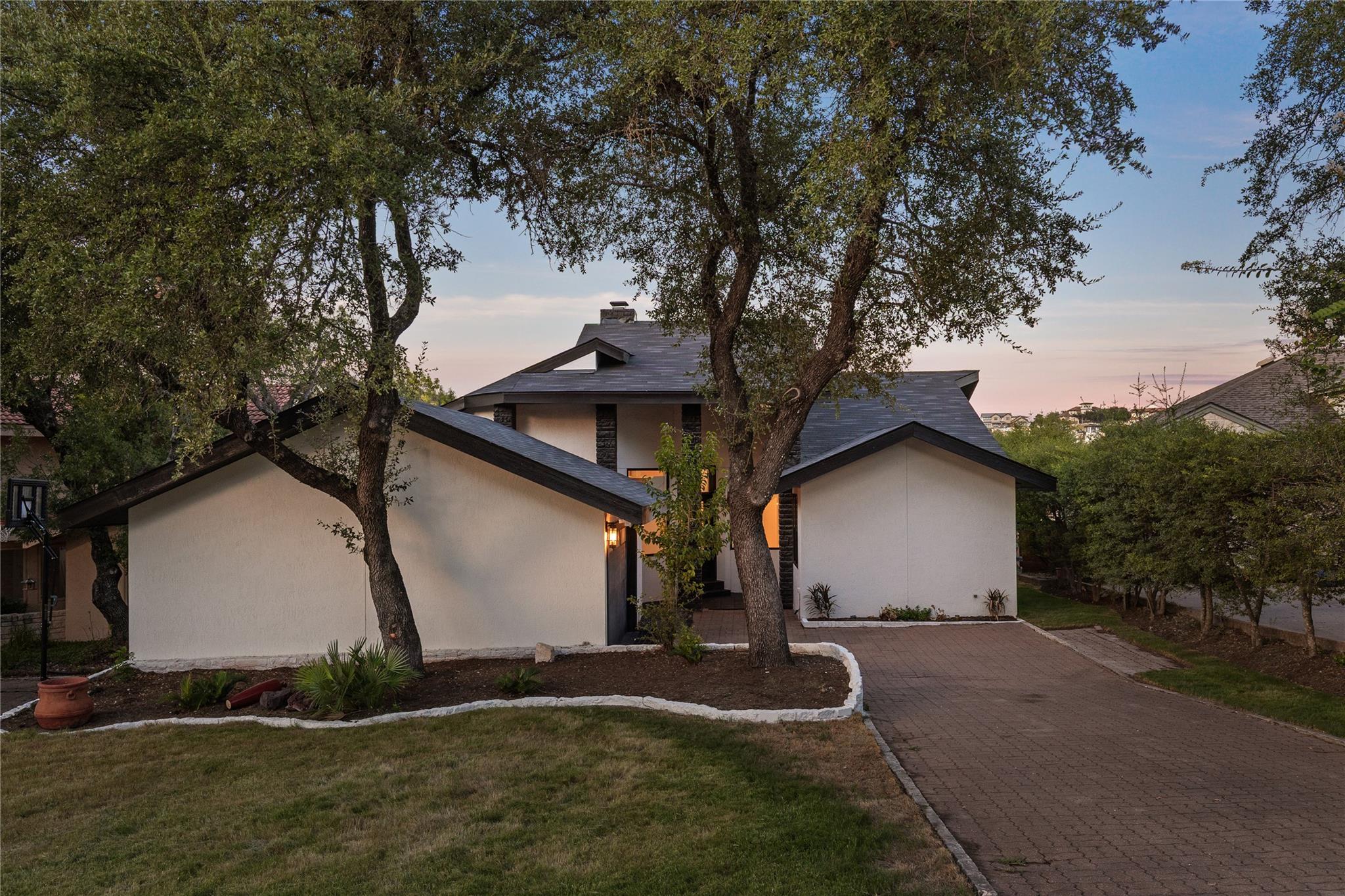 310 Golf Crest LN