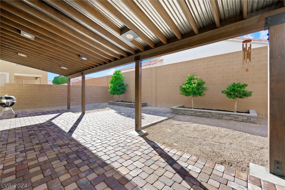 6037 Dover Palace Street