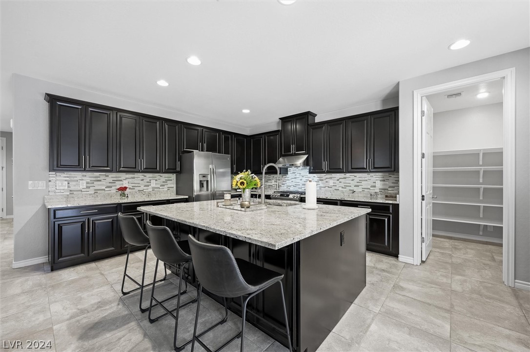 6037 Dover Palace Street