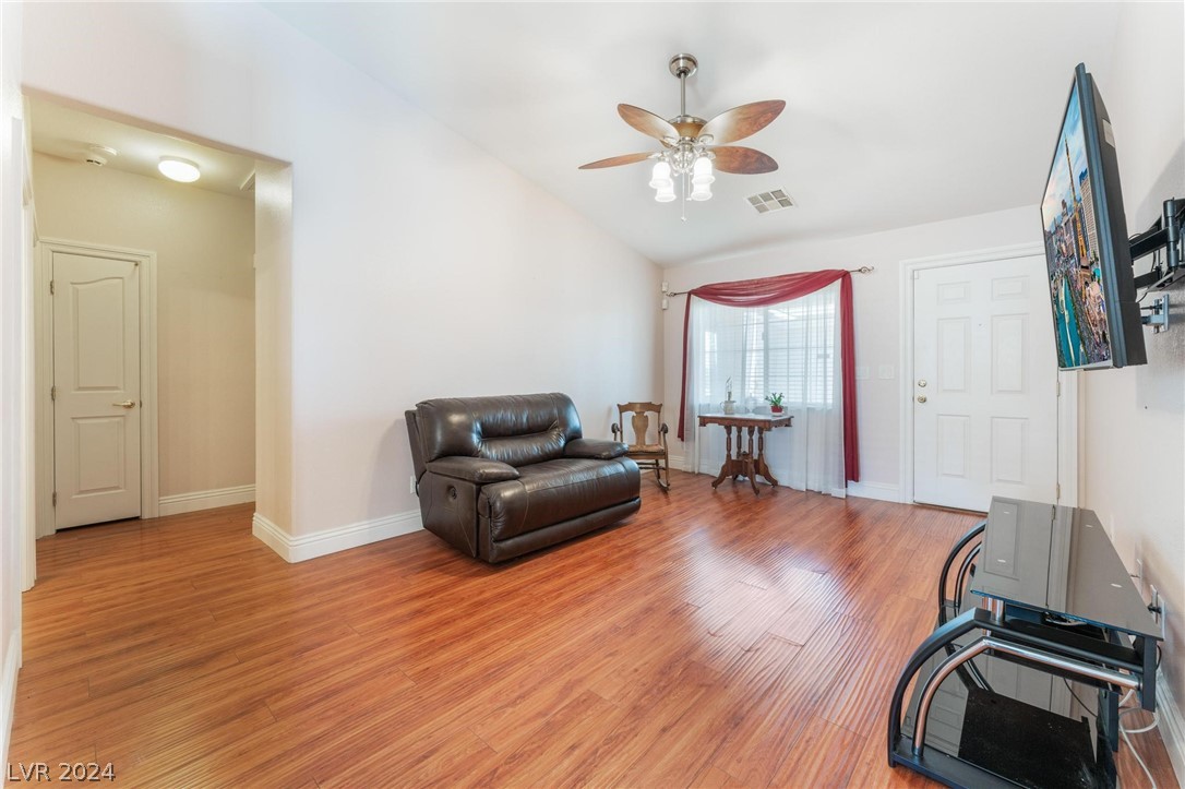 5362 Blue Oat Avenue 0