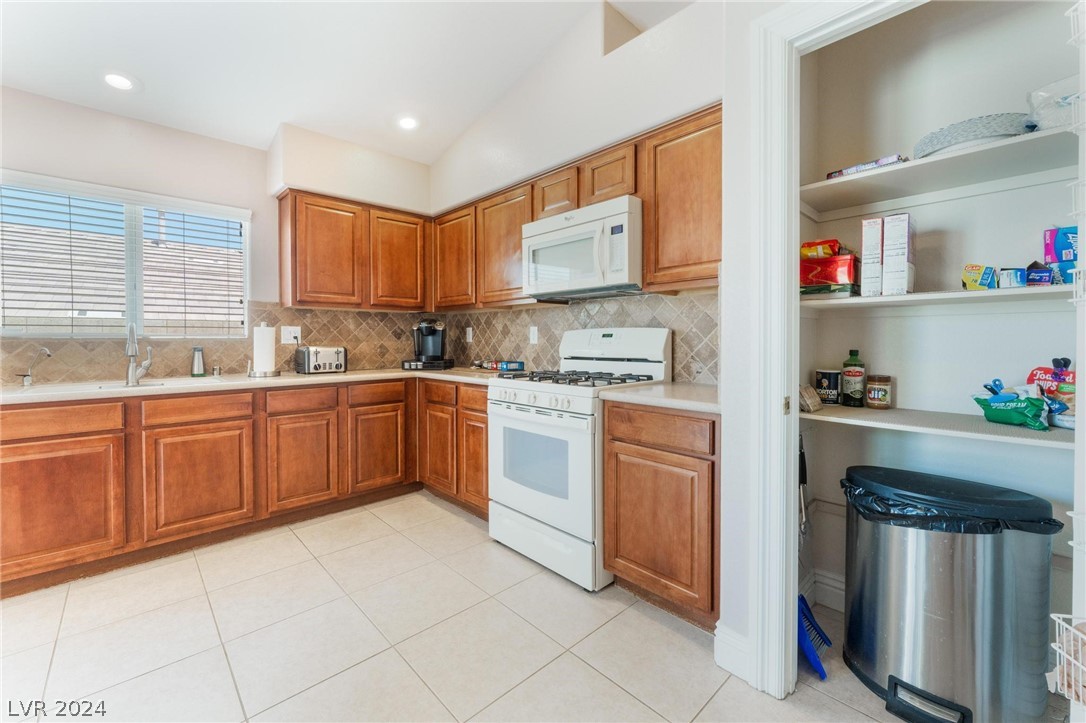 5362 Blue Oat Avenue 0
