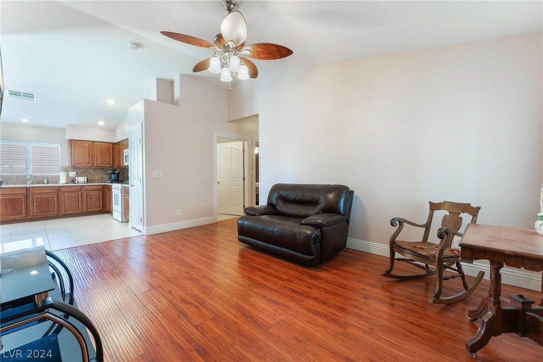 5362 Blue Oat Avenue 0